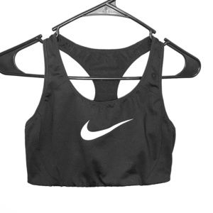 SOLD ON CURTSY FOR $17